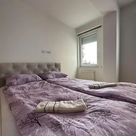 4 Star Apartman *