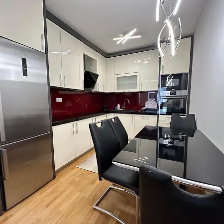4 Star Apartman *