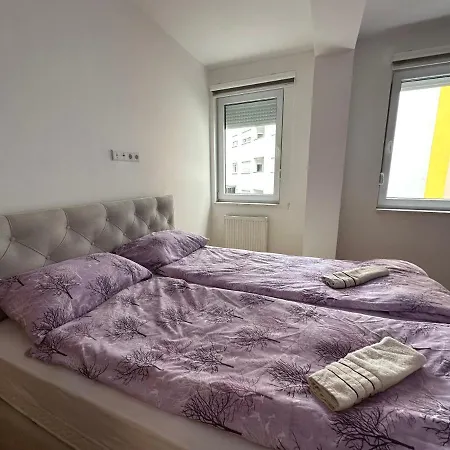 4 Star Apartman *